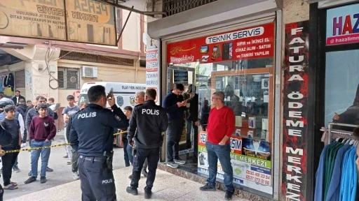 Motosikletle gelip, iş yeri sahibini başından vurup &ouml;ld&uuml;rd&uuml;
