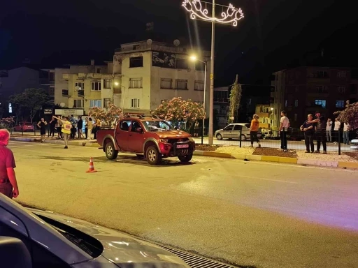 Motosikletle yaya ge&ccedil;idinden ge&ccedil;eyim derken hastanelik oldular
