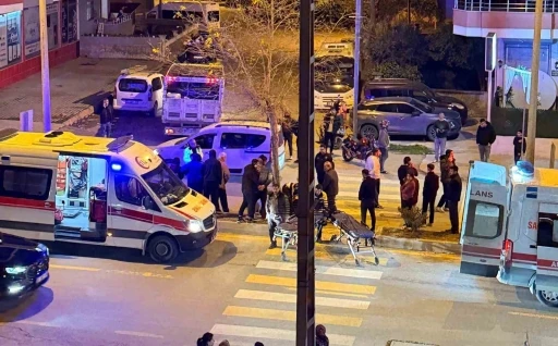 Motosikletler &ccedil;arpıştı:2 yaralı
