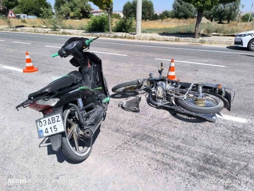 Motosikletlerin çarpıştığı kazada sürücüler yaralandı
