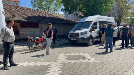 Motosikletten düşen sürücü aralandı
