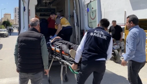 Motosikletten d&uuml;şen s&uuml;r&uuml;c&uuml; yaralandı
