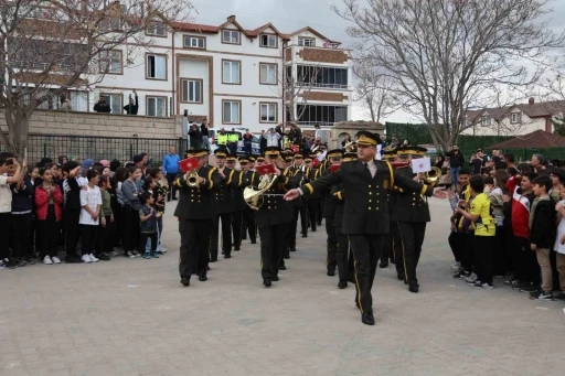 MSB Armoni Mızıkası çocuklarla buluştu
