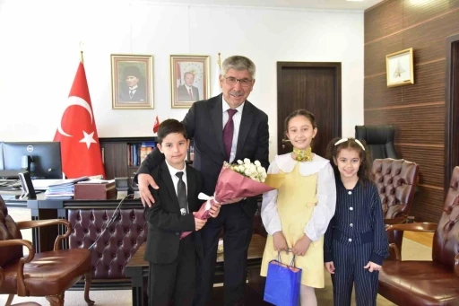 MSK&Uuml;&rsquo;de Rekt&ouml;rl&uuml;k makamı &ccedil;ocuklara emanet
