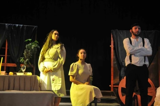 MSK&Uuml;&rsquo;de tiyatro r&uuml;zgarı