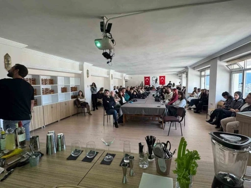 MSK&Uuml;&rsquo;de turizm sekt&ouml;r&uuml;nde i&ccedil;ecek hazırlanması alanında uygulamalı eğitim
