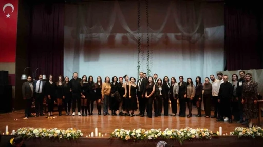 MTK Koleji&rsquo;nden sanat dolu bir gece: Şiirle m&uuml;ziğin dansı
