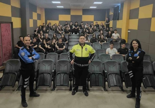 Öğrencilerine trafik ve güvenlik eğitimi