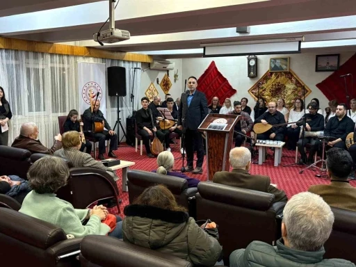 M&uuml;badillerin y&uuml;reğine dokunan konser: Huzurevinde g&ouml;&ccedil;&uuml;n hatırası t&uuml;rk&uuml;lerle canlandı
