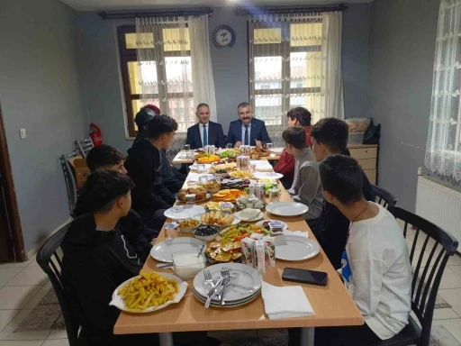 M&uuml;d&uuml;r Bayrak &ccedil;ocuklarla bir araya geldi
