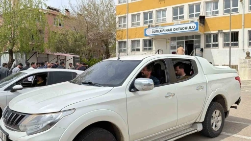 M&uuml;d&uuml;r yardımcısına bı&ccedil;akla saldırı iddiası
