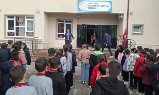 Müdür Yıldırak öğrencilerle buluştu
