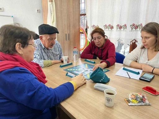 MUĞLA B&Uuml;Y&Uuml;KŞEHİR 100 YAŞ EVLERİNDE Y&Uuml;ZLER G&Uuml;L&Uuml;YOR
