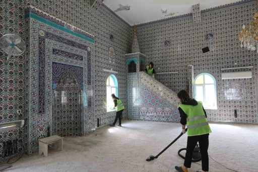 Muğla'da Bayram Öncesi İbadethanelere Özenli Bakım