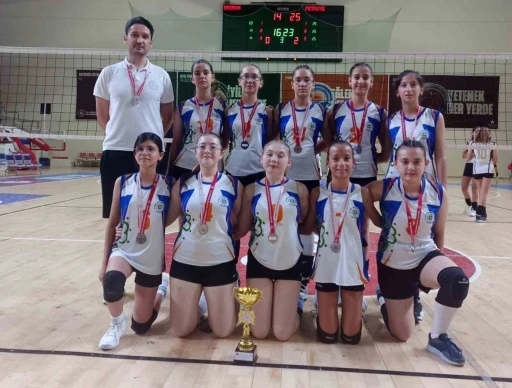 Muğla Büyükşehir’in Voleybol takımlarından çifte başarı
