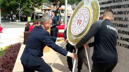 Muğla’da 19 Mayıs Haftası çelenk sunumuyla başladı
