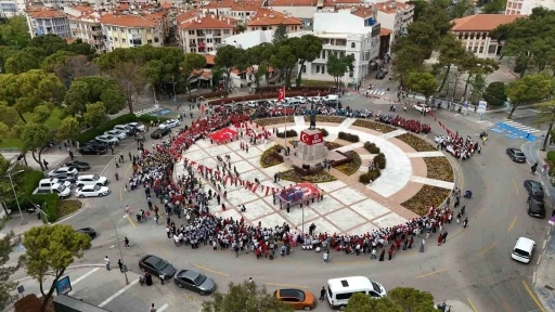 Menteşe'de 23 Nisan Kutlamaları Kortejle Başladı