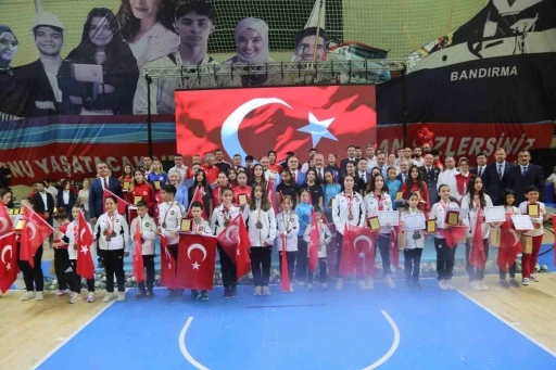 Muğla&rsquo;da başarılı sporculara &ouml;d&uuml;l yağdı