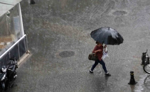 Muğla’da beklenen yağış erken geldi, vatandaşlar hazırlıksız yakalandı
