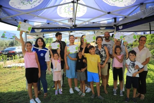 Muğla'da Çocuklar Kendi Ektiklerini Hasat Etti