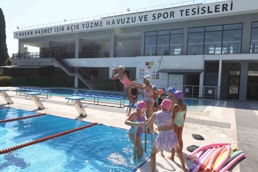 MUĞLA&rsquo;DA &Ccedil;OCUKLAR YAZI HAVUZDA KARŞILAYACAK