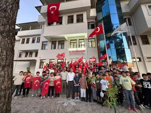 Muğla&rsquo;da gen&ccedil; Yıldızlardan Gazze&rsquo;ye destek ve şehitlere vefa y&uuml;r&uuml;y&uuml;ş&uuml;
