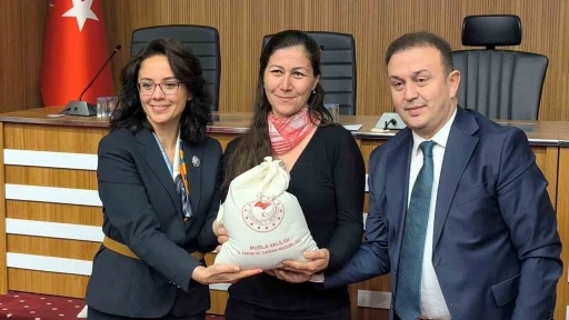 MUĞLA'DA KADIN &Ccedil;İFT&Ccedil;İLERE KARABUĞDAY DESTEĞİ 35 D&Ouml;N&Uuml;M ARAZİDE &Uuml;RETİM BAŞLIYOR