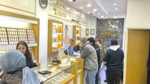 Muğla&rsquo;da kuyumcularda &ccedil;eyrek altın t&uuml;kendi