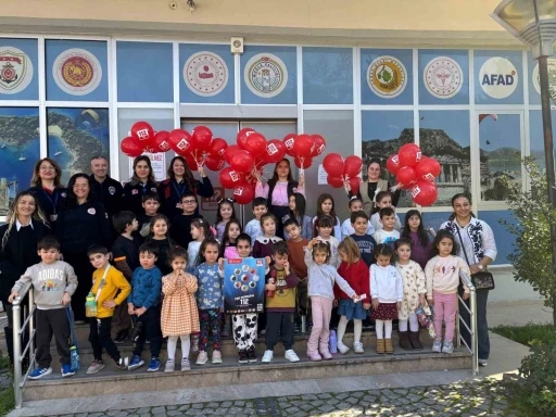 Muğla&rsquo;da minik &ouml;ğrenciler 112 ile tanıştı
