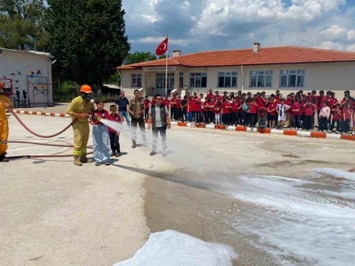 Muğla&rsquo;da &ouml;ğrencilere orman yangını tatbikatı yapıldı
