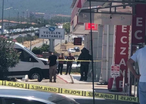 Muğla’da yol kenarında bulunan 2 valiz paniğe neden oldu
