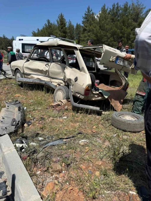 MUĞLA-DENİZLİ YOLUNDA FECİ KAZA: 1 &Ouml;L&Uuml;, 1 YARALI