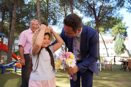 Muğla İl Milli Eğitim M&uuml;d&uuml;r&uuml; &Ccedil;ay haftanın ilk g&uuml;n&uuml;nde minik y&uuml;reklerle buluştu
