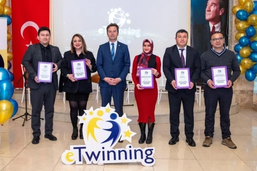 MUĞLA&rsquo;NIN EĞİTİM YILDIZLARI &Ouml;D&Uuml;LLENDİRİLDİ