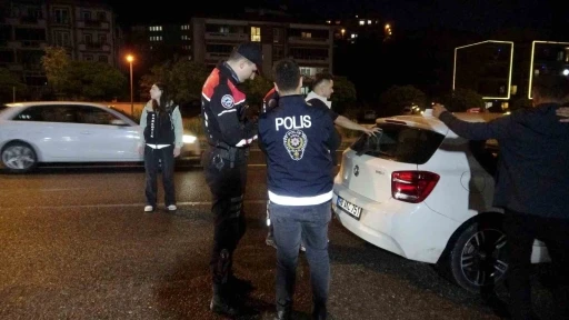 Muğla polisinden &rsquo;gece operasyonu&rsquo; gibi denetim
