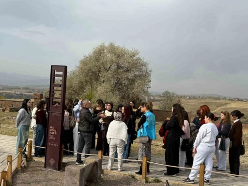 Muğlalı gençler medeniyet, tarih ve kültür kampı ile Bitlis ve Van’ı keşfetti
