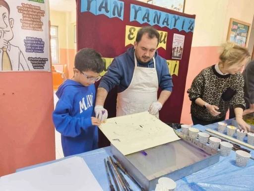 Muğlalı &ouml;ğrenciler ebru sanatıyla tanıştı
