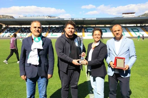 MUĞLASPOR MASA TENİSİ TAKIMI ŞAMPİYONLUK KUPASINI KALDIRDI