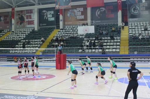 Muğlaspor&rsquo;un k&uuml;&ccedil;&uuml;k sultanları seriyi s&uuml;rd&uuml;rd&uuml;