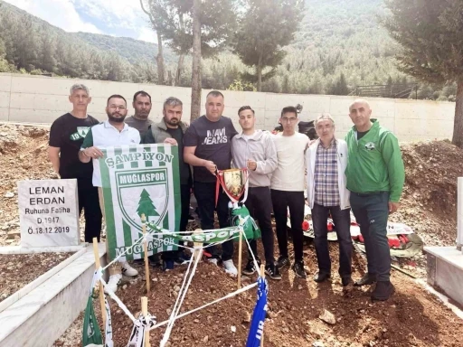 MUĞLASPOR SÖZÜNÜ TUTTU, ERDAN'IN KABRİNE KUPAYI GÖTÜRDÜ