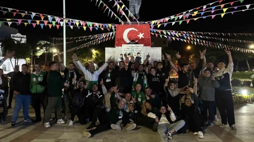 Muğlaspor&rsquo;un zaferi geceyi bayrama &ccedil;evirdi
