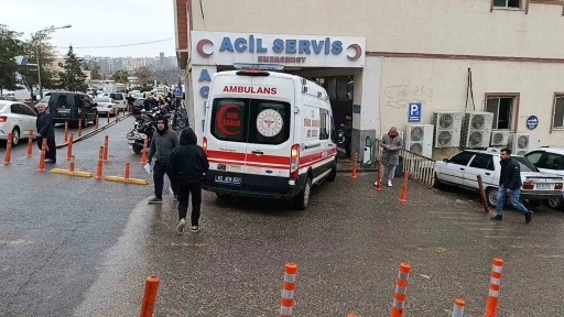 Muhtarın yaralandığı kavga b&uuml;y&uuml;d&uuml;: 10 yaralı
