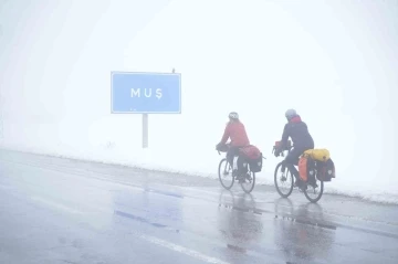 M&uuml;lteci &ccedil;ocuklar i&ccedil;in pedal &ccedil;eviren g&ouml;n&uuml;ll&uuml;lere Muş&rsquo;ta sıcak karşılama
