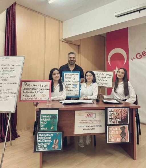 Münazara yarışmasında Tomarza Şehit Nazmi Kapucu Lisesi finale yükseldi
