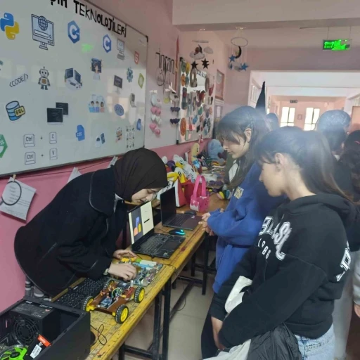 Muradiye MTAL&rsquo;den ortaokul &ouml;ğrencilerine b&ouml;l&uuml;m tanıtım sergisi
