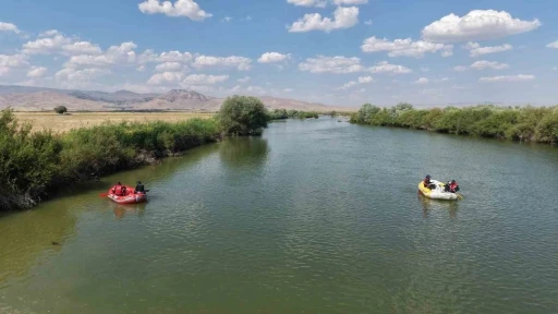 Murat Nehri&rsquo;nde kaybolan Berat&rsquo;ı arama &ccedil;alışmaları 7. g&uuml;n&uuml;nde

