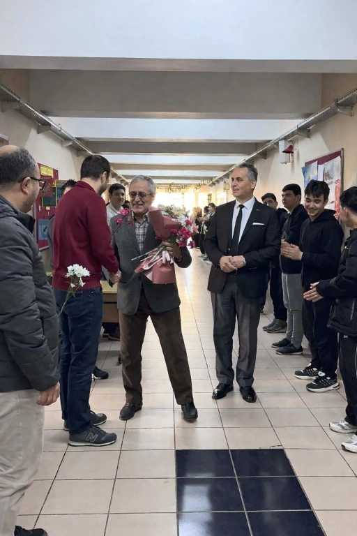 Muratlı&rsquo;da emekli olan &ouml;ğretmene duygusal veda
