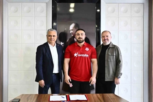 Muratpaşa Belediyesi, Başpehlivan Osman Kan ile s&ouml;zleşme imzaladı

