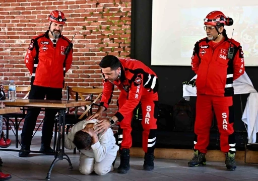 Muratpaşa Belediyesi&rsquo;nden &ouml;zel bireylere afet farkındalık eğitimi
