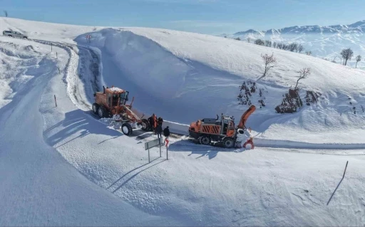 Muş-Kulp karayolu yeniden ulaşıma a&ccedil;ıldı
